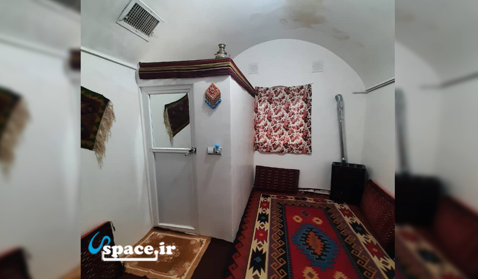 نمای داخلی اتاق 12 متری اقامتگاه بوم گردی کهن سرای کیهان - گرمسار - روستای سنرد